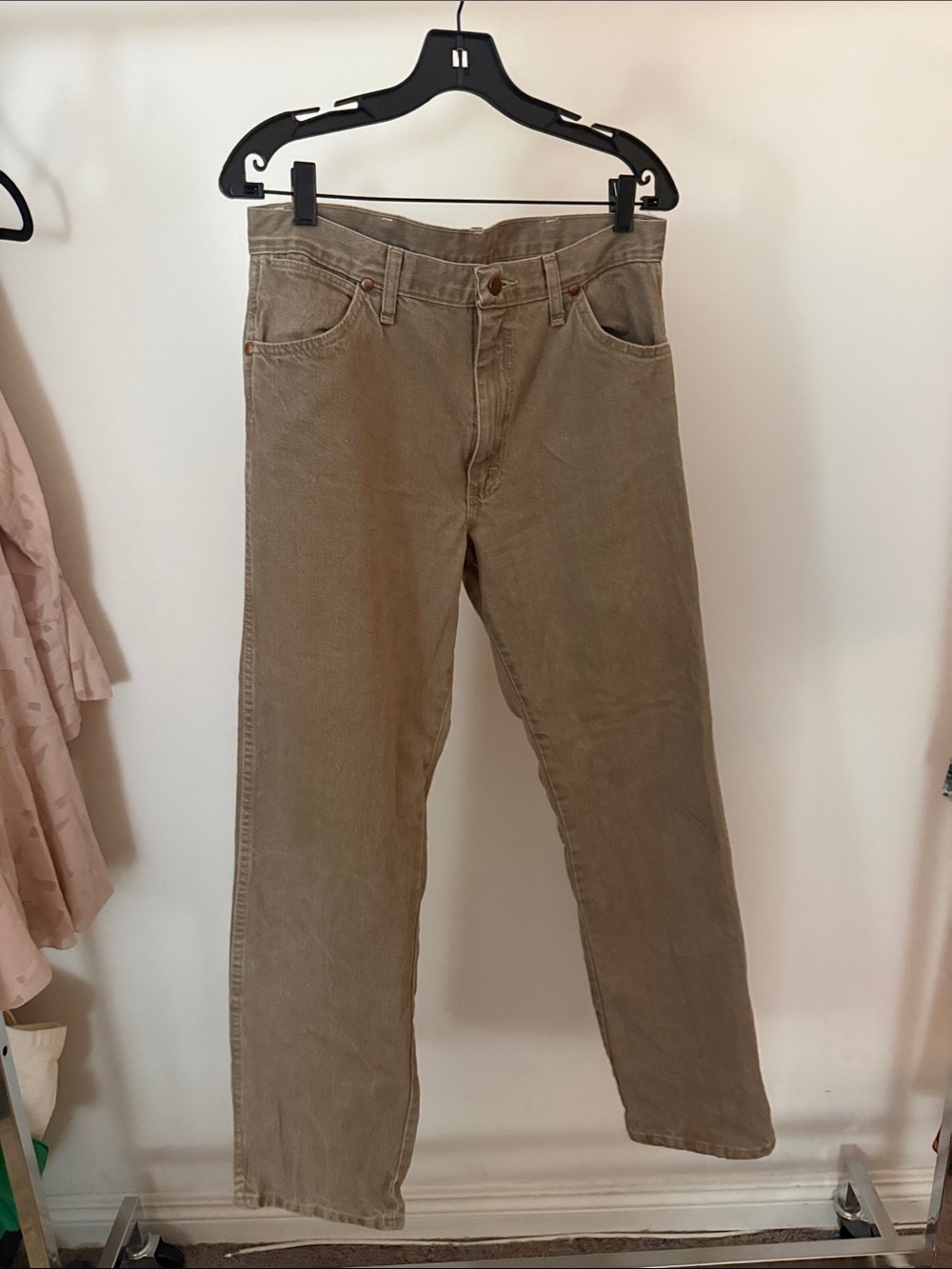 Wrangler Men's Straight Jeans — Taupe